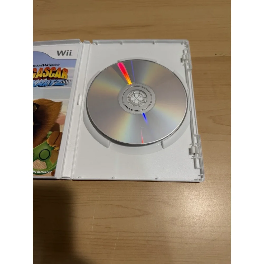 Madagascar Kartz (Nintendo Wii, 2009) Complete with Manual